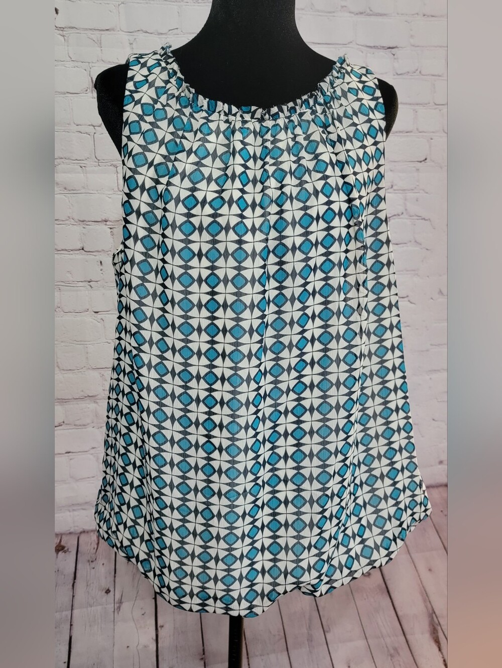 Ann Taylor A-Line Top in Teal, Black and White Geometric Print Size XL